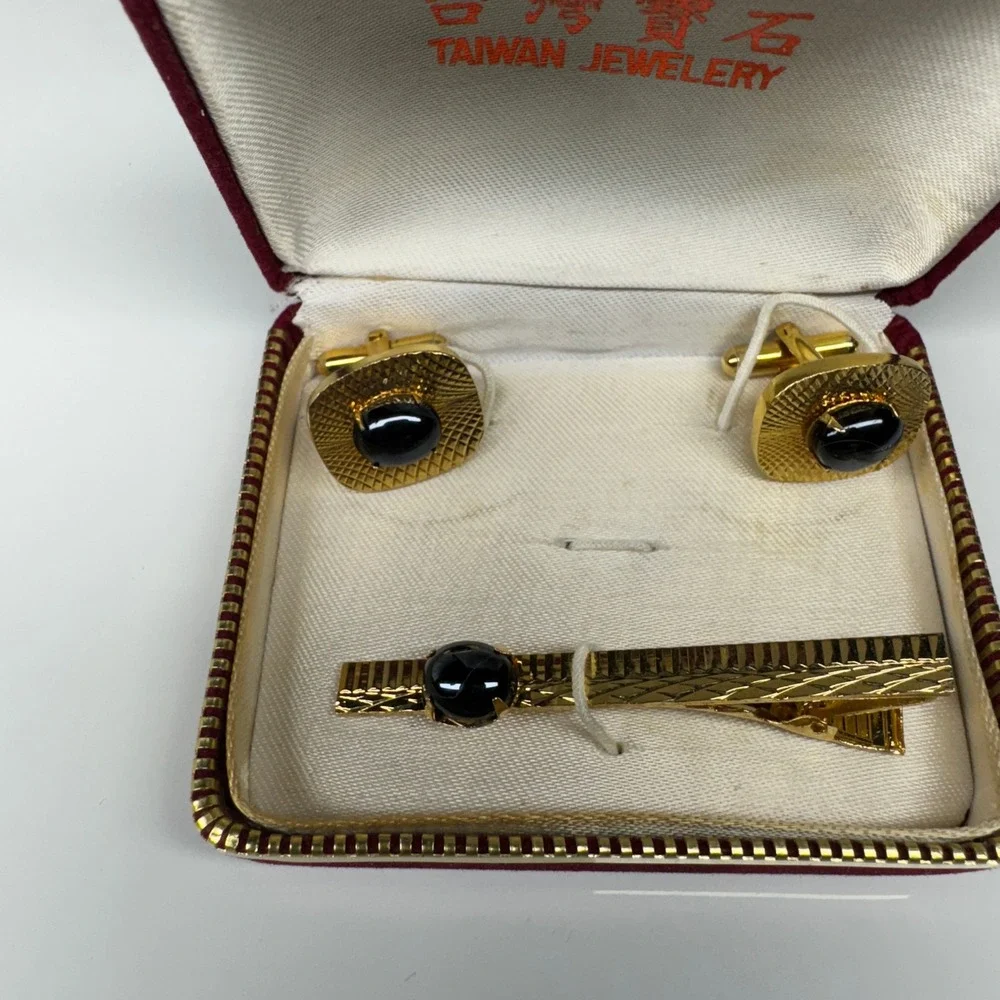Taiwan Jewelry Gold‎ Tone Black Cufflinks and Tie Clip Set